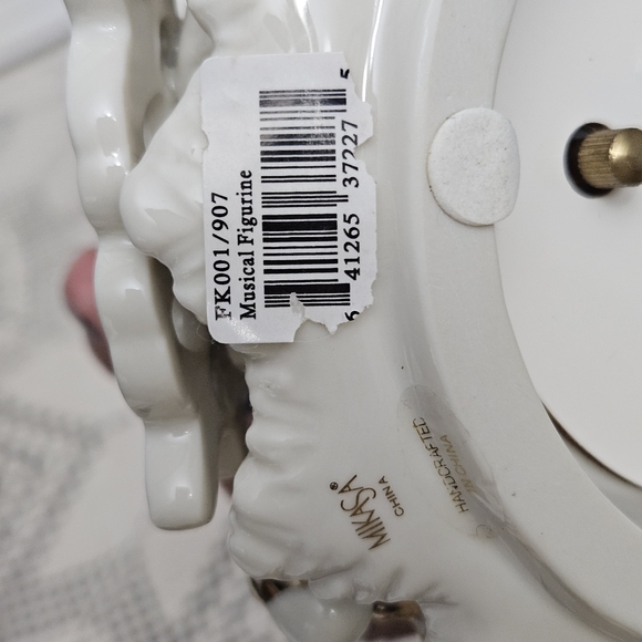 Mikasa White and Gold Christmas Tree Musical Figurine Sankyo Movement - Picture 8 of 9